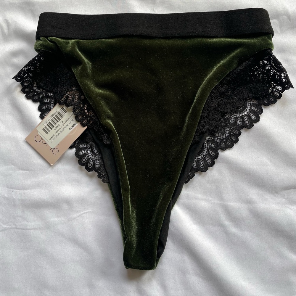 Sorte Velvet Adore Shorts - Seaweed - Polewear hot pants